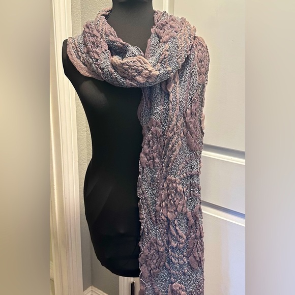 Extra Long Lightweight Soft Fluffy Pastel Tones Fringed Scarf -Gorgeous Like New - Picture 4 of 7